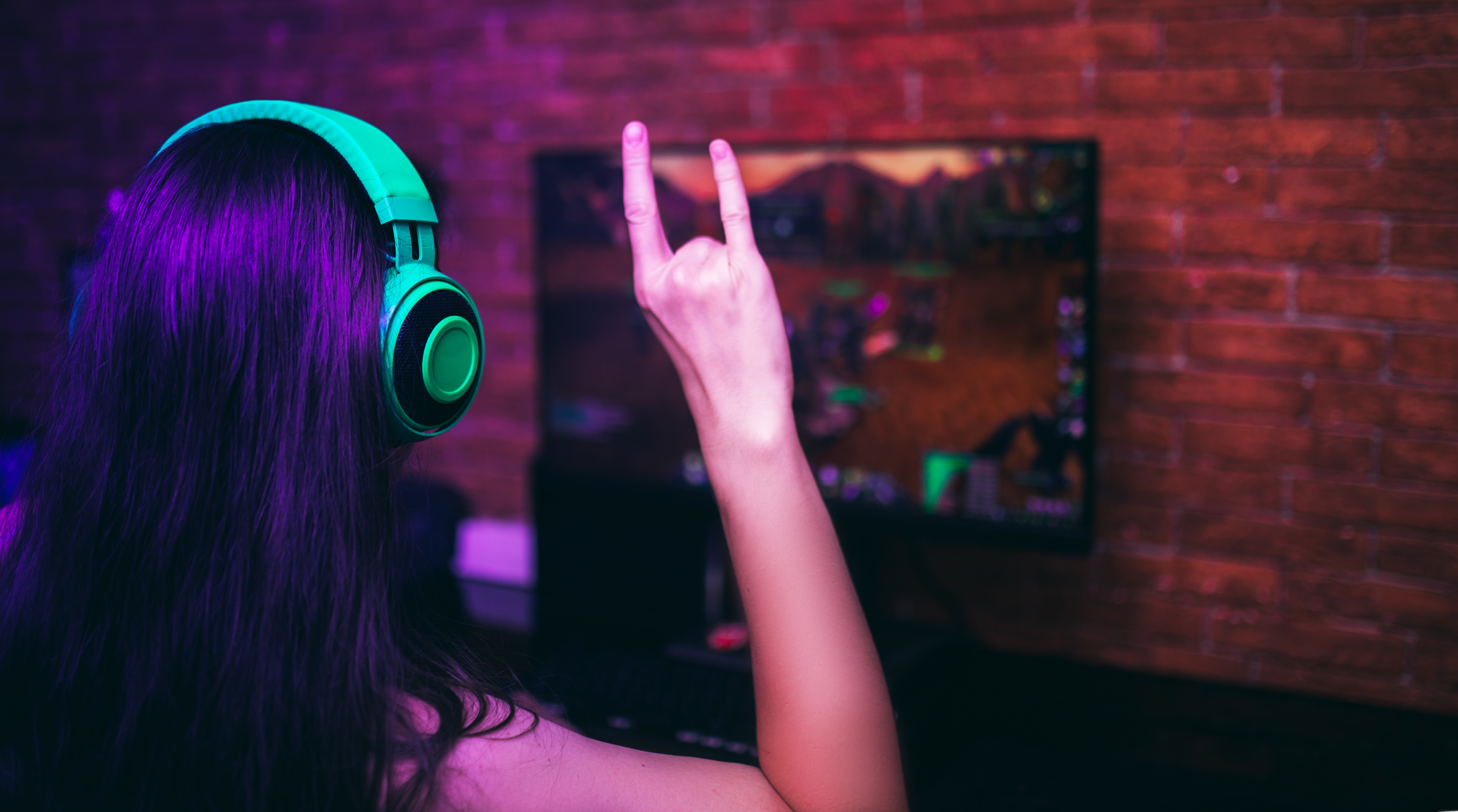 computer-games-playing-place-young-gamer-playing-v-JV5RVMQ